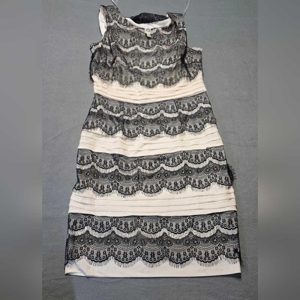 Signature by Sangria Black and White Lace Midi Dress EUC Size 16 PTP 23 - Picture 2 of 5